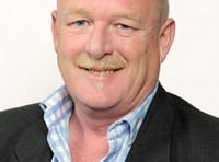 Council leader defeats vote of no confidence