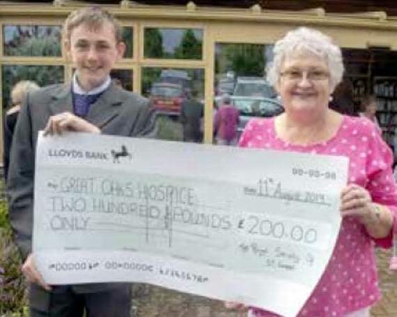 Hundreds at hospice fete despite awful weather