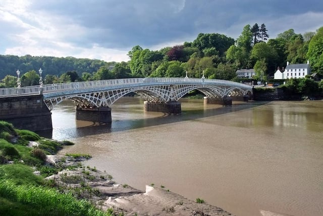 Heat closes Old Wye Bridge