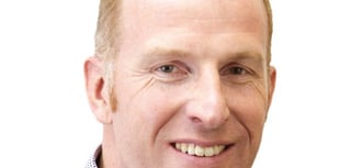 Former mayor resigns as row rumbles on