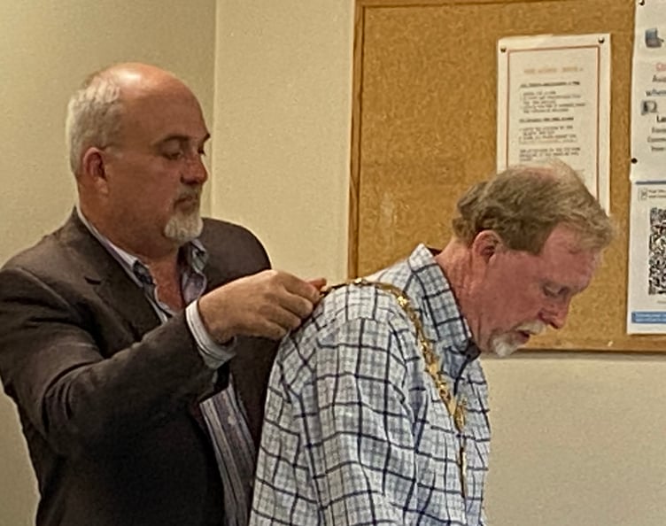 Former Ross mayor Ed O'Driscoll helping new mayor Louis Stark put on his mayoral chain