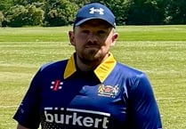 Roberts puts Blackwood to sword with 79