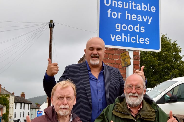 HGV sign with 3 people giving a thumbs up