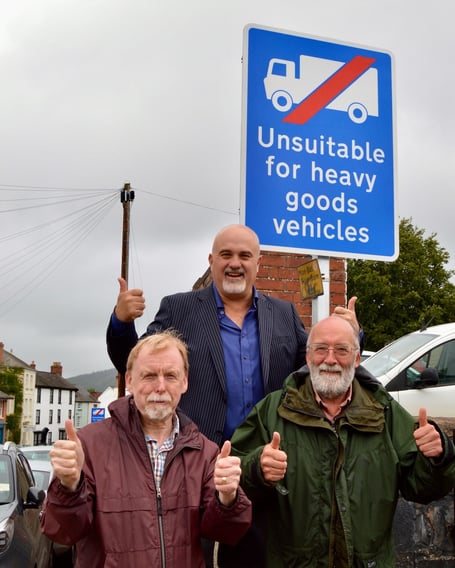 HGV sign with 3 people giving a thumbs up
