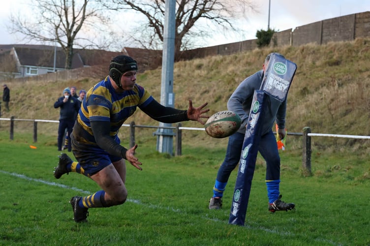 Shaun Hobbs pounces on a loose ball to score Monmouth's opening try