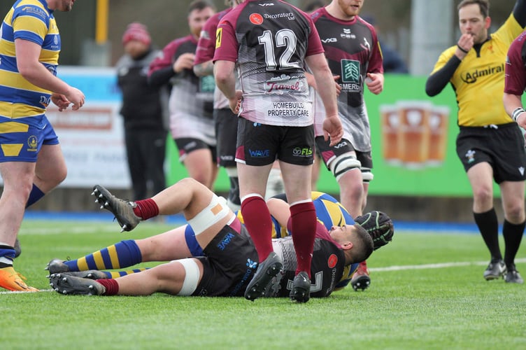 Shaun Hobbs crashes over for the sixth straight match
