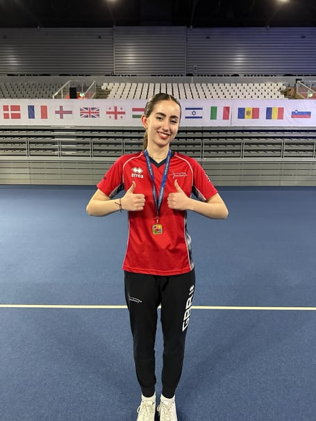 Isobel Plowman with her gold medal