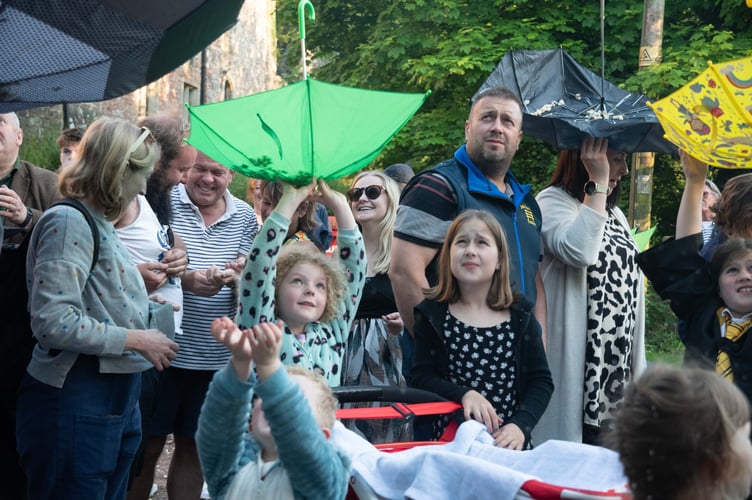 It's raining bread and cheese.
