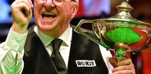 Cue stars roll back years to black ball final