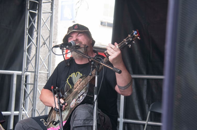 Big Joe Bone on the roots stage.