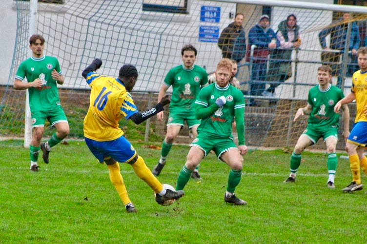 The Kingfishers piled on the pressure in the second half