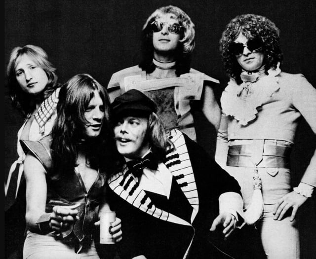 Town to honour Mott the Hoople with Blue Plaque