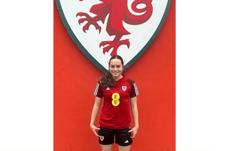 Elisabeth Jackson joined the Wales U15 girls' football camp.
