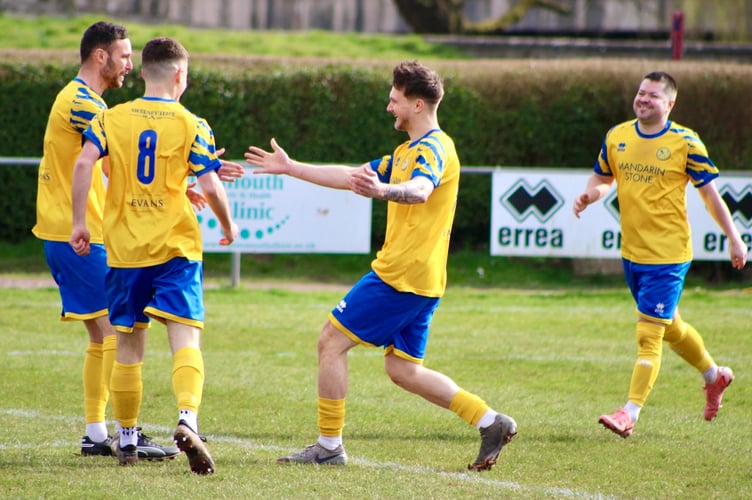 Josh Maksimovic, centre, celebrates scoring in 17 seconds