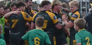 NEWENT CLINCH TITLE IN
FRONT OF HOME CROWD