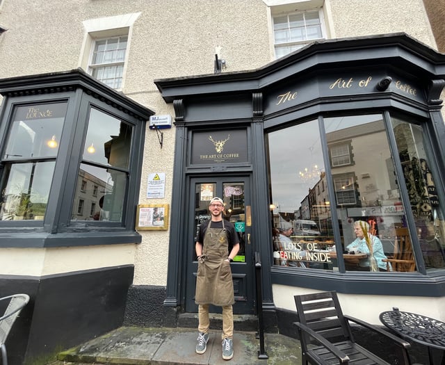 Coffee shop transforms into live entertainment 