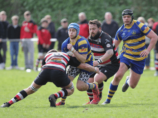 Tabb kicks 17 points as Mon down United