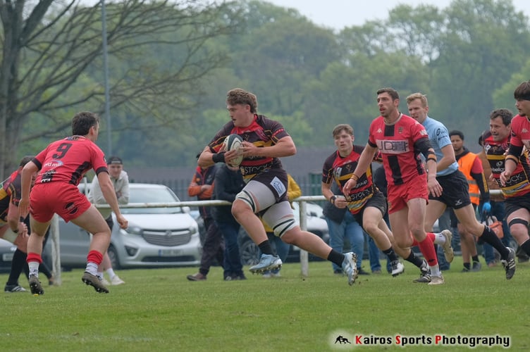 Cinderford on the attack against Old Redcliffians. Photo: Kairos Sports Photography.
