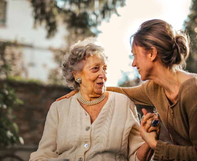 Check in on older residents during hot weather reminds NHS