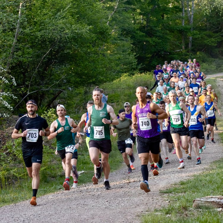 Runners head out in the Fountain Five