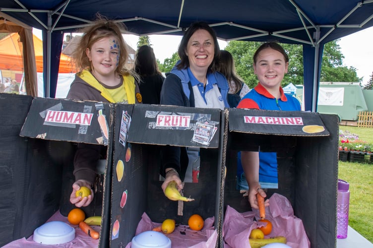 Flossie Gambling, Ruth Smith and Lucy Tingle form the Girl Guidesâ human fruit machine.