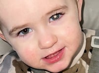Dad goes extra mile after tot's white glow eye cancer shock