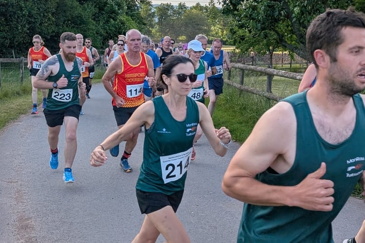 Runners head off in Llangrove