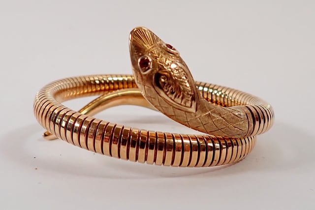 Antiques and collectables sale at Smiths Auction Rooms in Newent