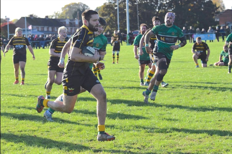 Doug Long on his way to scoring a try. Picture Georgina Gardner.