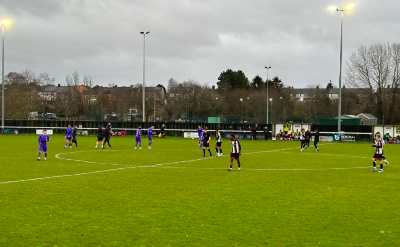 Blustery conditions see Lydney and Cirencester share the spoils