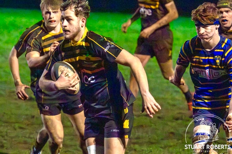 A Phoenix player spots a gap