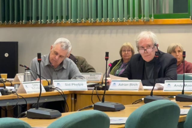 Council leader survives no confidence vote