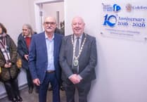 Plaque marks 10 years of friendship