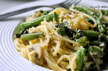 Simple spring carbonara with asparagus and peas