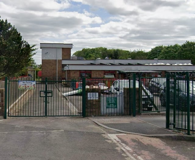 Deputy head caught asking 'under-age' decoy for 'naughty pictures' 