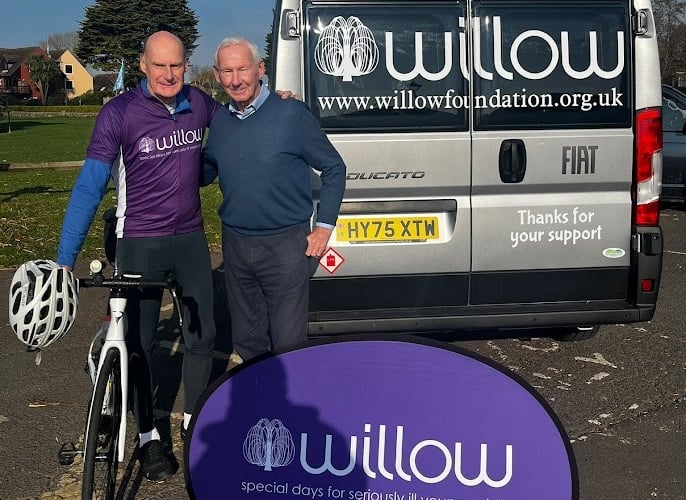 Richard Davis with Bob Wilson, founder of Willow and Arsenal goalkeeping legend, at the start of his epic challenge.