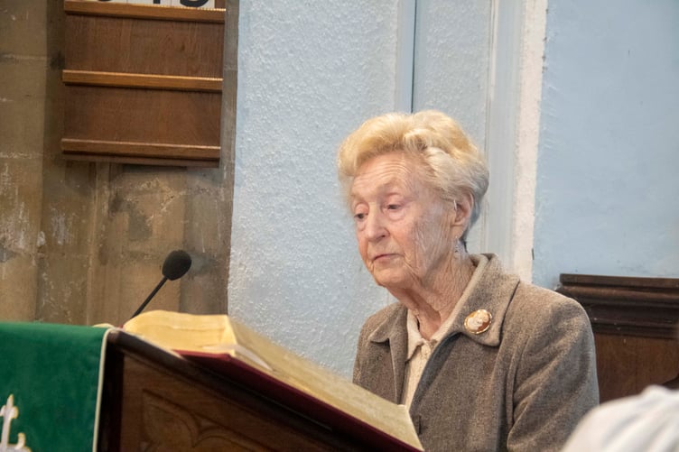 Dianne Royle gives a reading from John 10: 2-29