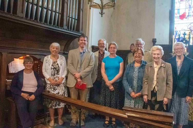 The choir and organist.