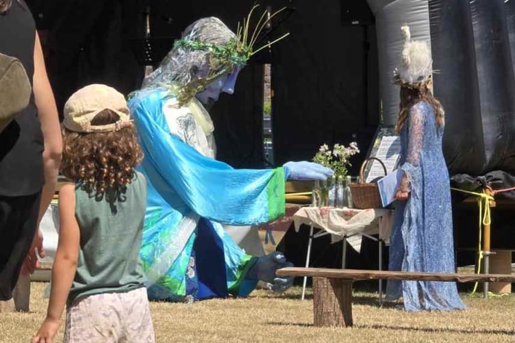 The Goddess of the Wye entered alongside Lady Wye and their entourage including Abundantia, the Roman Goddess of Abundance
